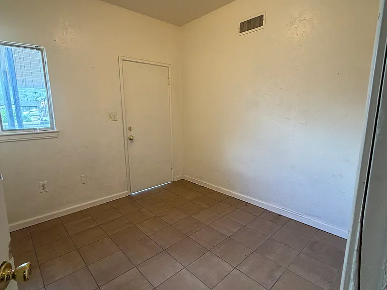 2038 E Ashlan Ave — Photo 29