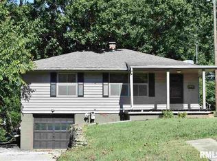 215 W Pine St, Canton, IL 61520