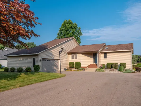 9374 Arrowhead Dr E, Scotts, MI 49088