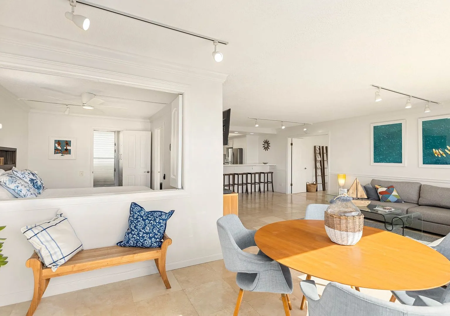 Elegant 2BR Diamond Head Condo w/ Luxury Diamond Head Views & Designer Touches — Photo 4