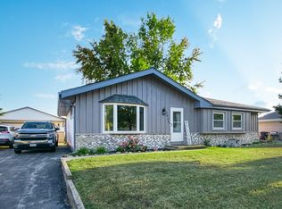 2935 Crestview Park Dr, Racine, WI 53402