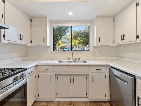 3434 Oak St, Paso Robles, CA 93446