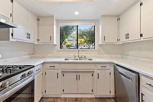 3434 Oak St Photo 1
