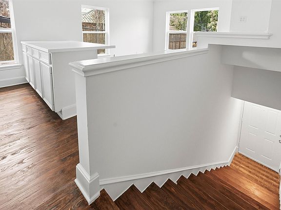 4th image of 612 W Alabama St