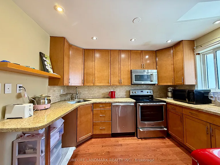 400 Mississauga Valley Blvd #20 — Photo 4