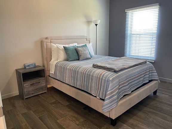 3rd image of 7201 Via Del Mar Cir #4