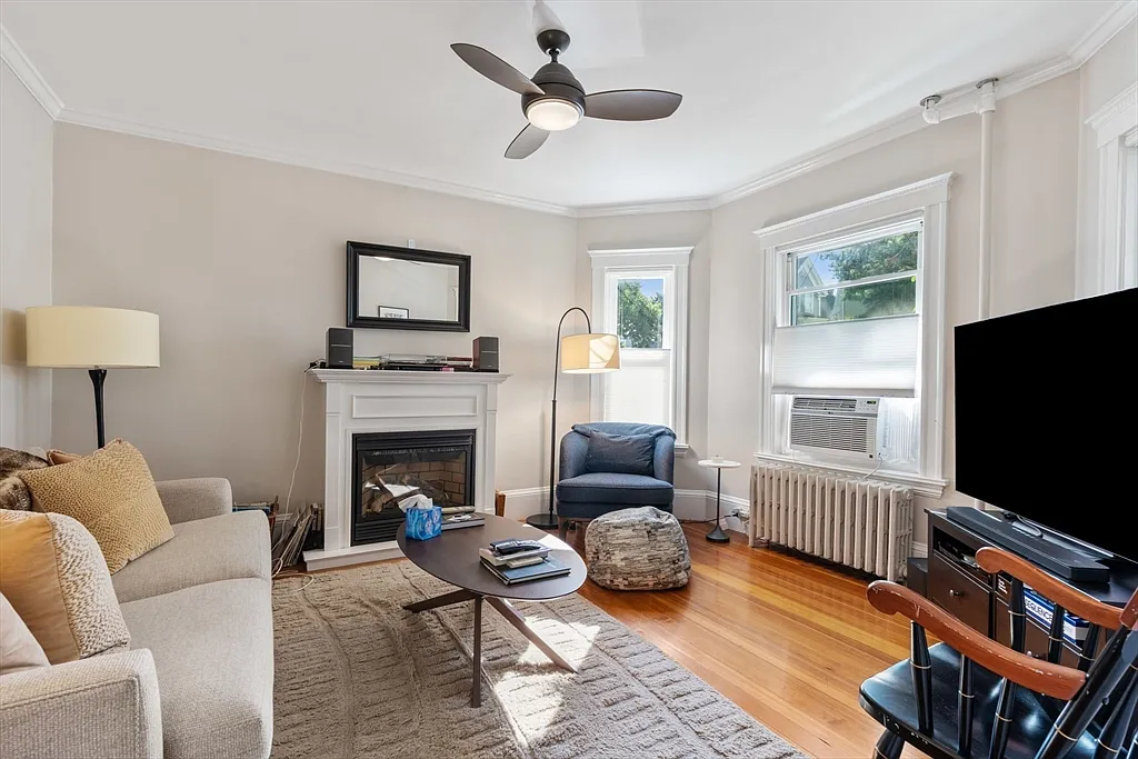2 bed, 1.0 bath, 884 sqft, $3,285 — Photo 1