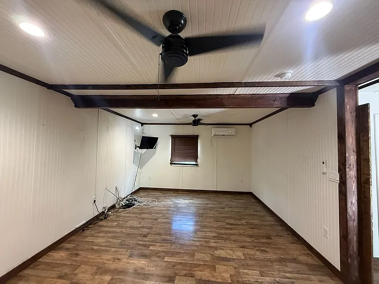 18312 Hollister Rd — Photo 3