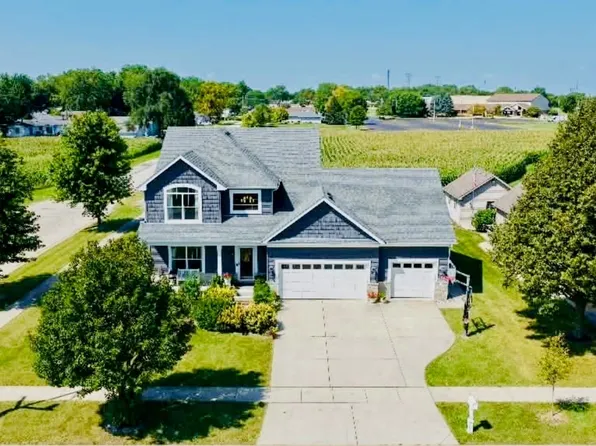 301 Arrowhead Dr, Minooka, IL 60447