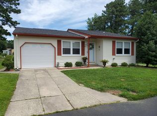 22 Hummingbird La, Whiting, NJ 08759