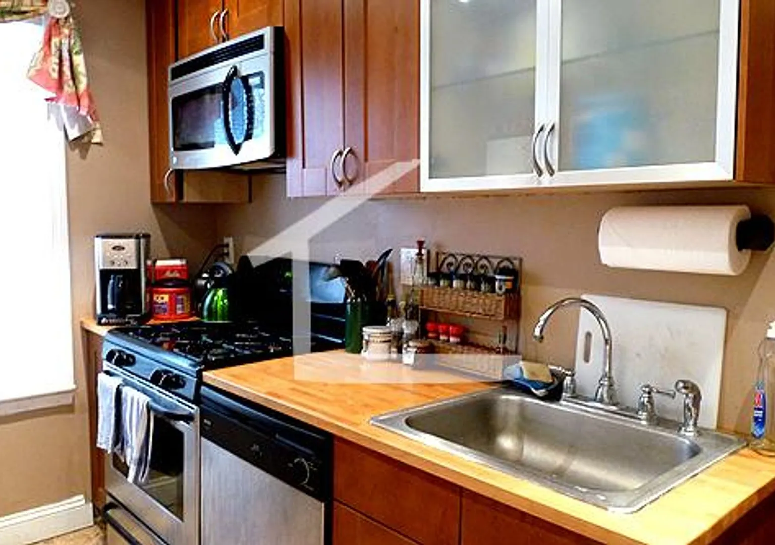 Nicely renovated 3 bed 1 bath unit on the Green Line in Allston! — Photo 1