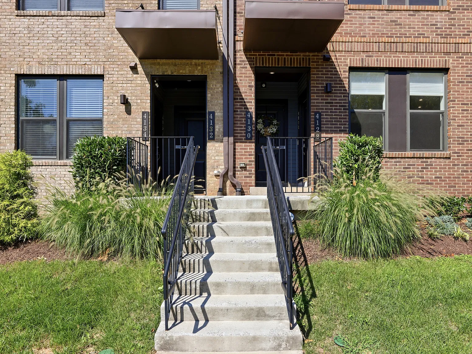 3 bed, 2.5 bath, 1572 sqft, $3,300 — Photo 2