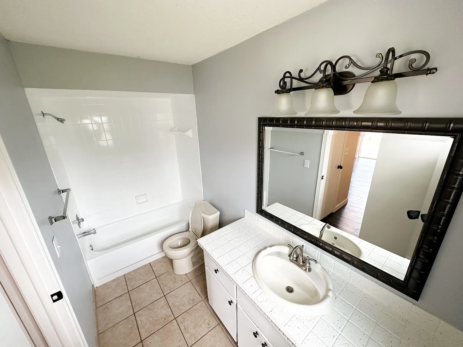2 bed, 2.0 bath, 1105 sqft, $1,700 — Photo 4