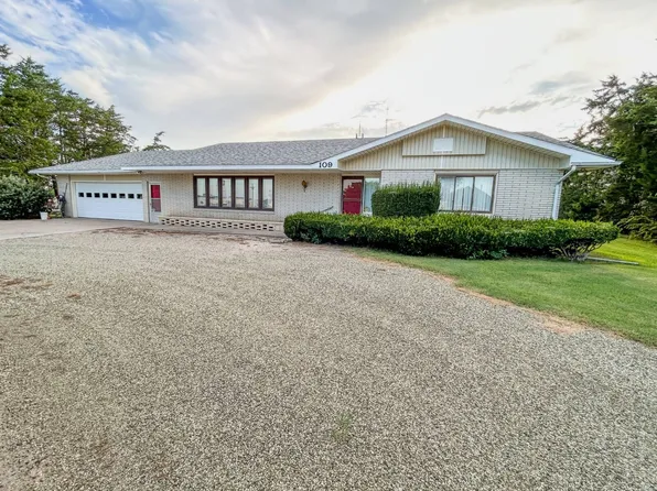 109 Spruce St, Woodston, KS 67675