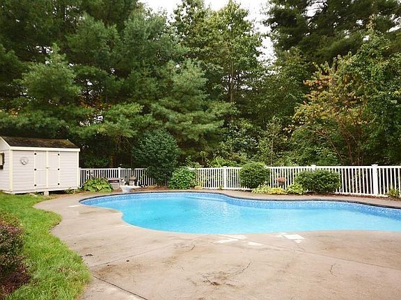2nd image of 34 Russells Way