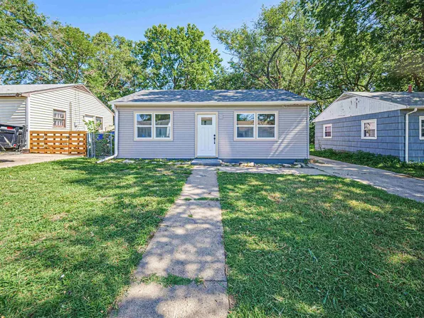 212 E 17th St, Junction City, KS 66441