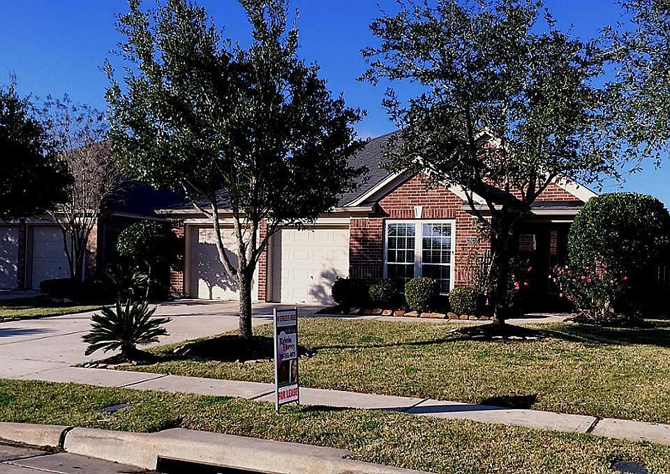 1st image of 28218 Everett Knolls Dr