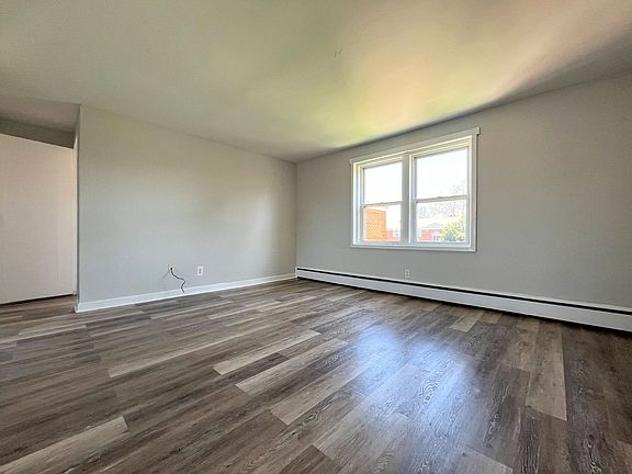 3rd image of 25 Linda Dr APT 6