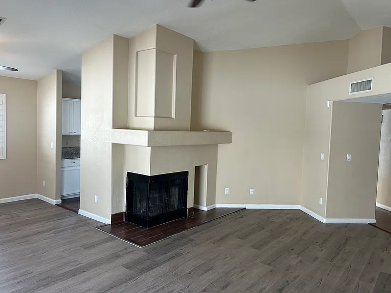 15822 N 5th Ave — Photo 5