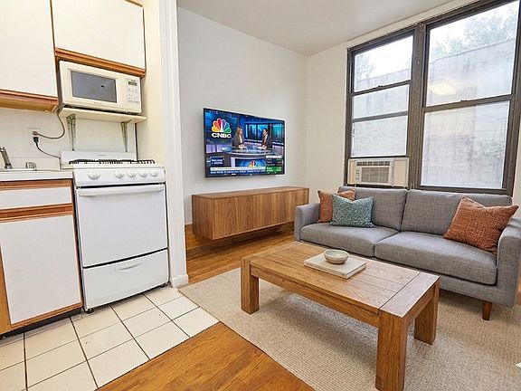 2nd image of 18 King St #4