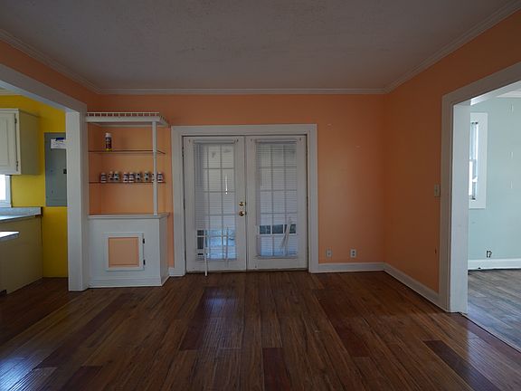 3rd image of 606 W Tunstall St