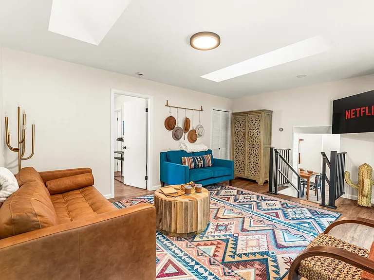 4602 Fountain Ave — Photo 20
