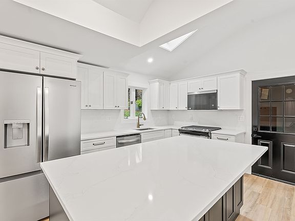 5th image of 322 River Rd