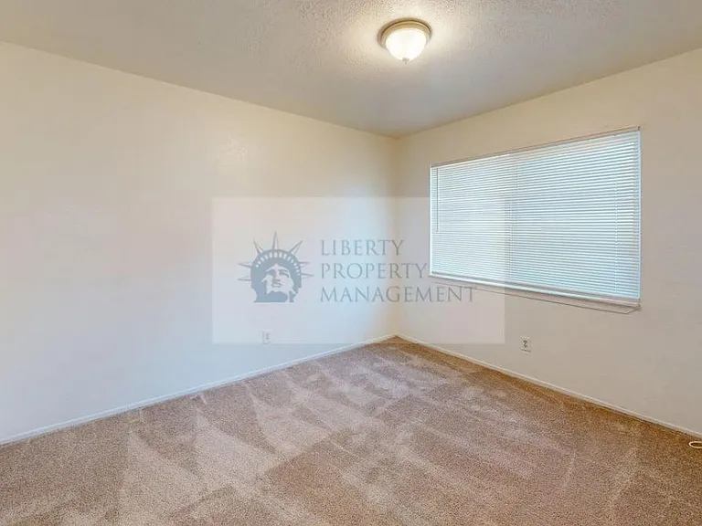 963 E H St #13 — Photo 7