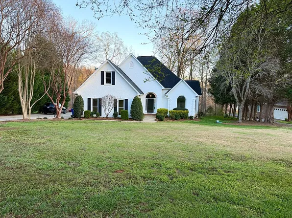 151 Cherokee Dr, Mooresville, NC 28117