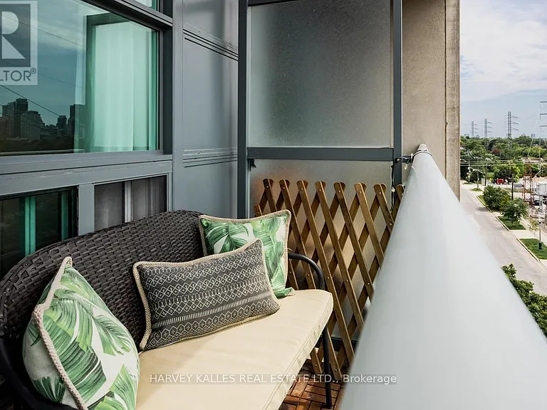 380 Macpherson Ave #441 — Photo 15