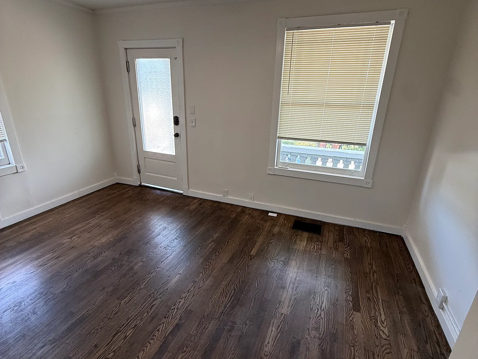 3 bed, 1200 sqft, $1,900 — Photo 3
