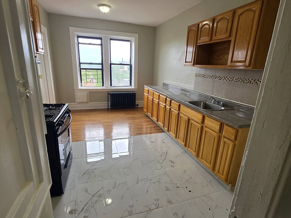 1st image of 246-247 Roseville Ave #501
