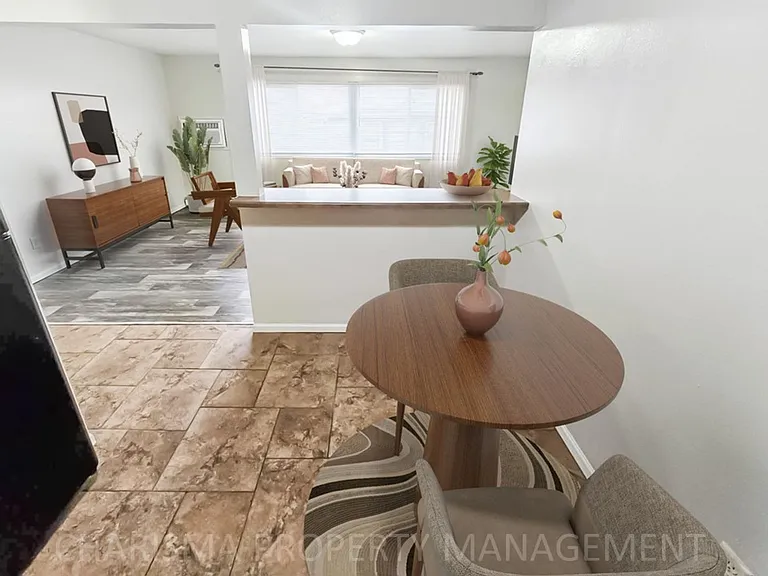 Sixth Street Apartments — Photo 3