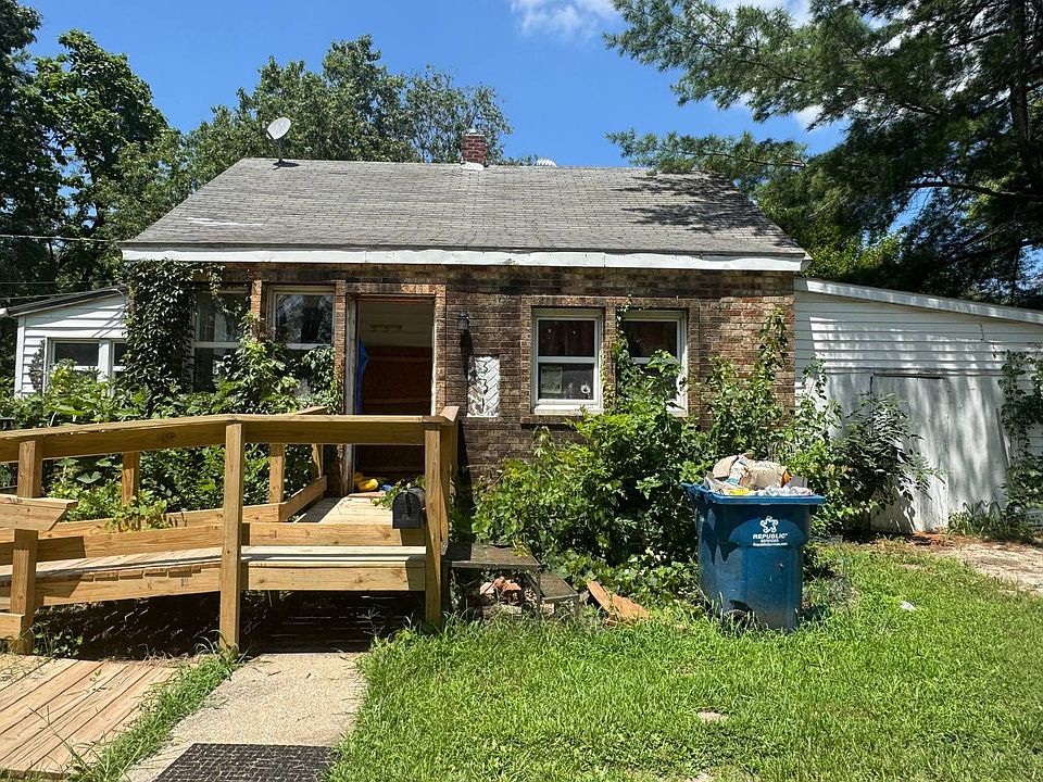 2nd image of 331 E Ellis St