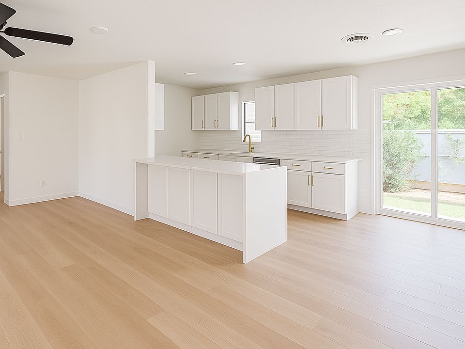 1st image of 300 Collinsville St