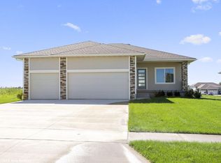 5400 165th St, Urbandale, IA 50323