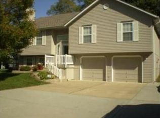 17828 Hidden Valley Rd, Independence, MO 64057