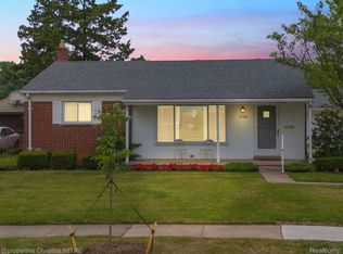 27656 Bennett St, Livonia, MI 48152