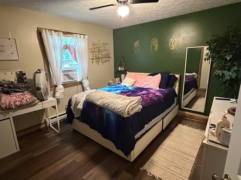 410 W Douglas St — Photo 13