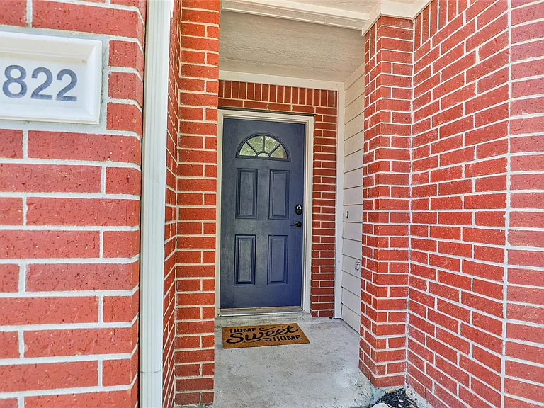 2822 Foster Hill Dr — Photo 3