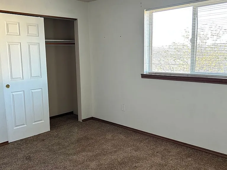 912 S Main St — Photo 15
