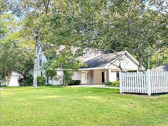 2nd image of 719 E Wildwood Dr
