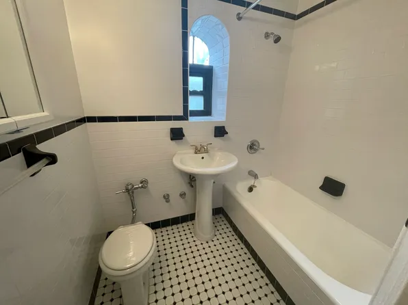 2728 Henry Hudson Parkway image 4 of 12