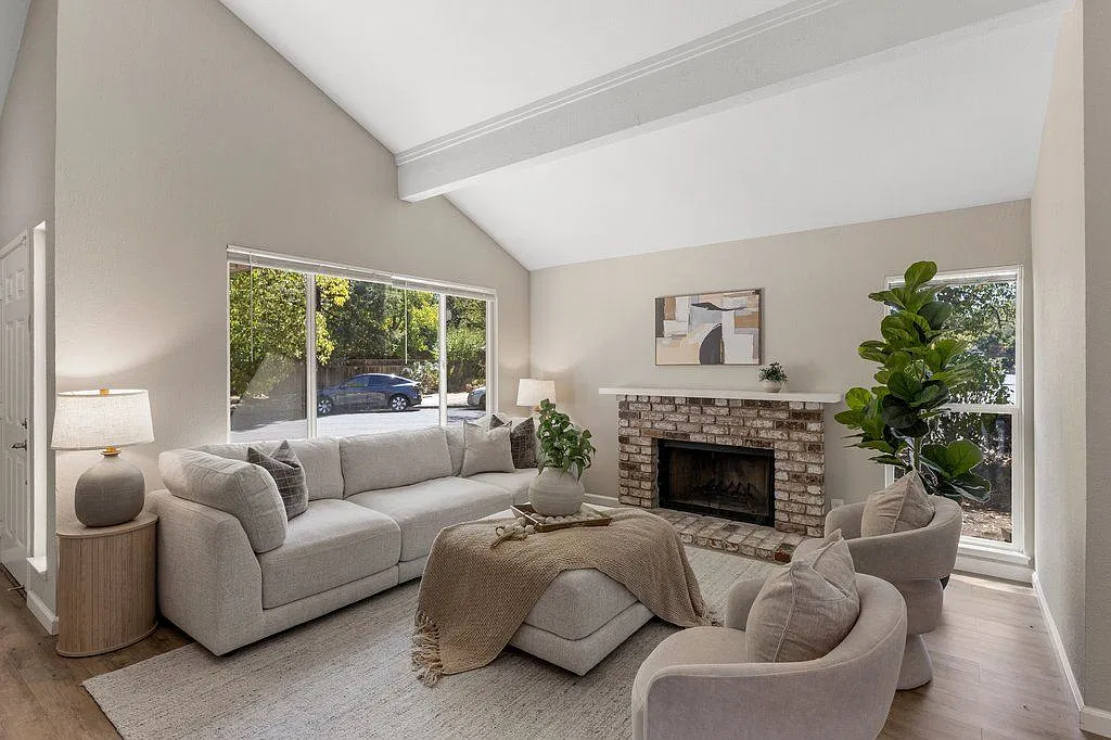 2 bed, 2.5 bath, 1479 sqft, $4,300 — Photo 4