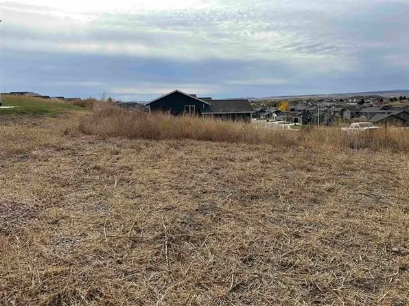 5303 Crystal Mountain St, Rapid City, SD 57703