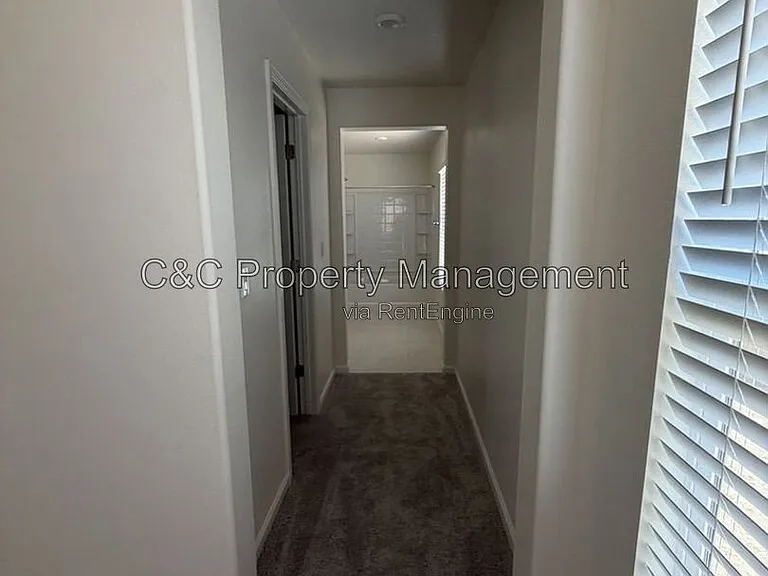 2208 S Helm Ave — Photo 13