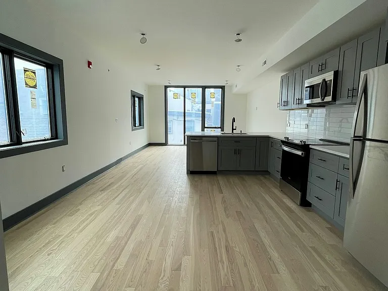 555 N Lawrence St #2R — Photo 5