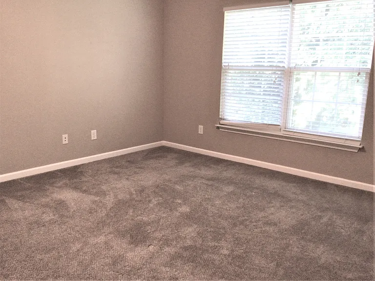 324 Highgate Cir — Photo 10