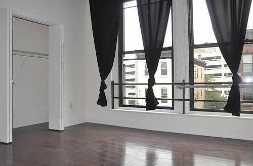 2nd image of 917 Arch St APT 501