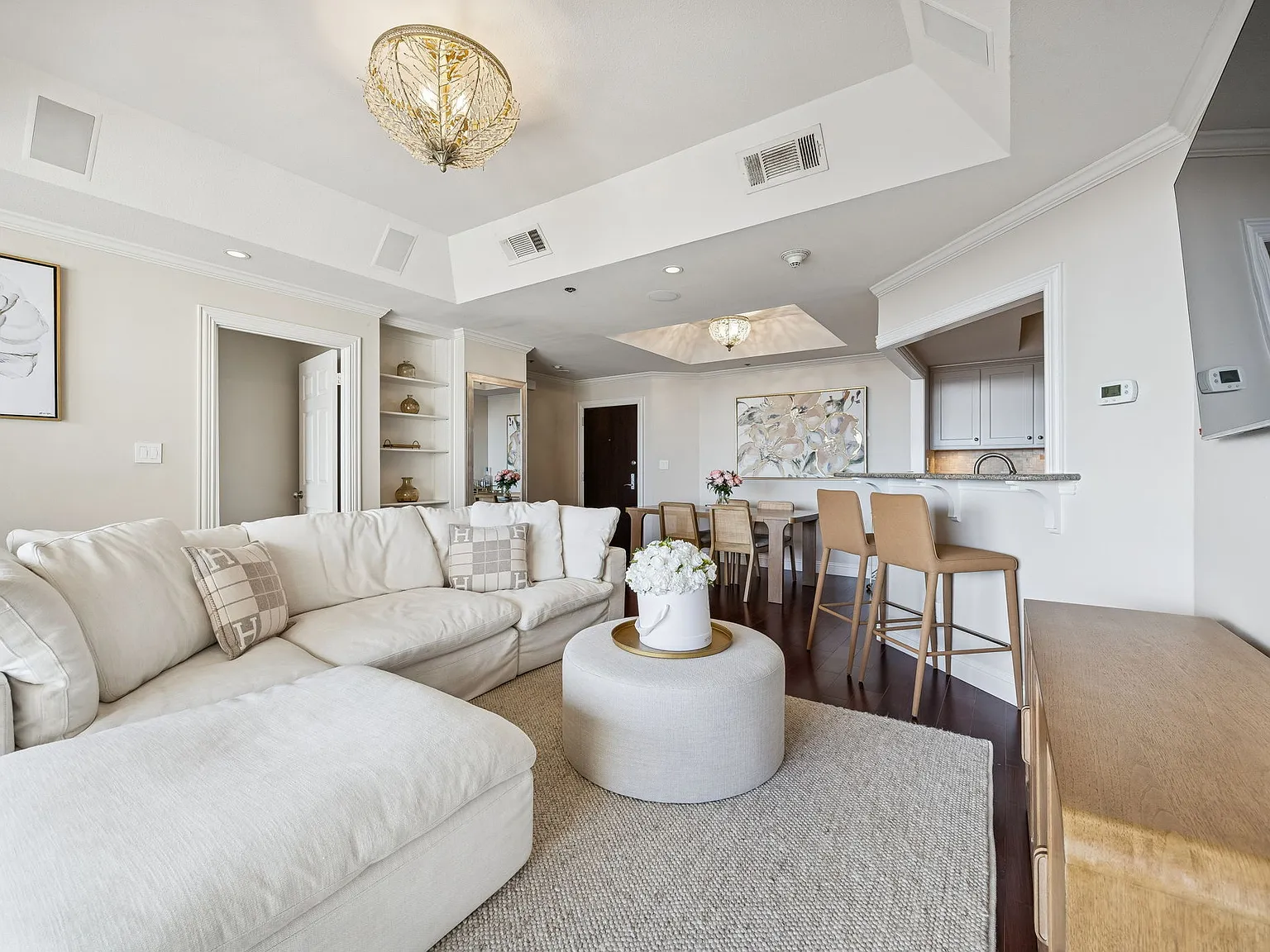 2 bed, 1379 sqft, $4,300 — Photo 4